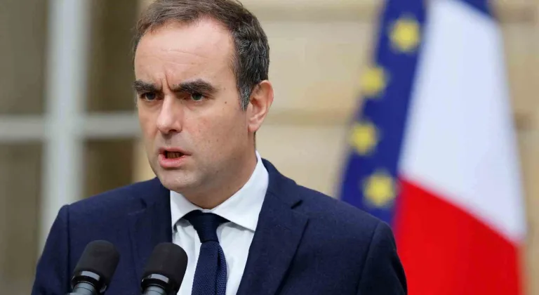 Macron, istifa eden Fransa Başbakanı Lecornu’yu yeniden başbakanlık görevine atadı