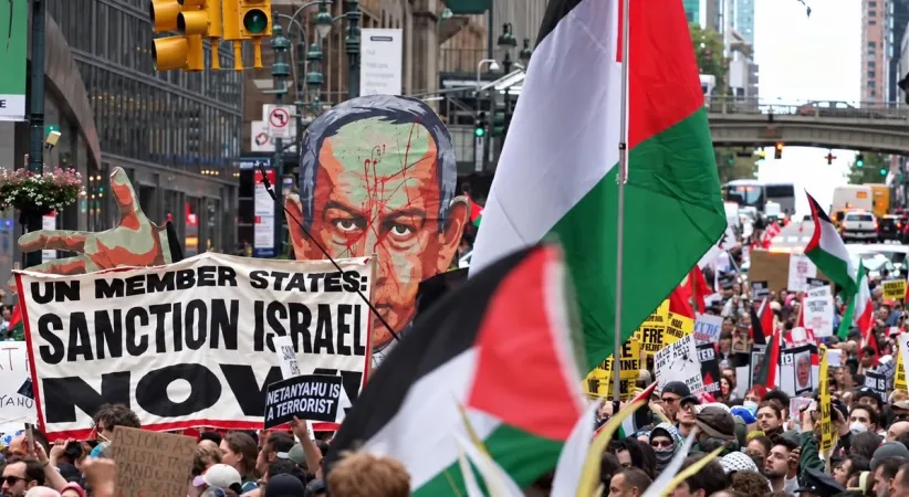 Manhatttan’da binlerce kişi Netanyahu’ya karşı yürüdü