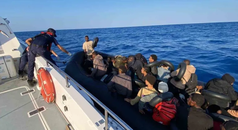 Marmaris Armella koyunda mahsur kalan 39 düzensiz göçmen kurtarıldı