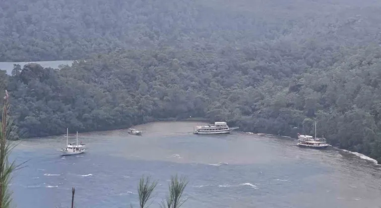 Marmaris’te 3 tekne karaya oturdu