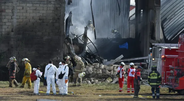Meksika’da küçük uçak düştü: 7 ölü