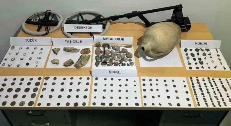 Mersin’de düzenlenen tarihi eser operasyonunda 653 parça obje ele geçirildi