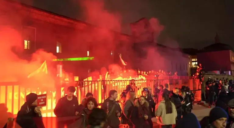 Milano’da kış olimpiyatları protestolarında göstericiler polisle çatıştı