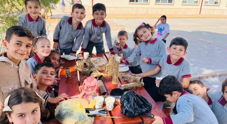 Manisa'da çocuklar sokak hayvanları için elleriyle mama ve yem hazırladı