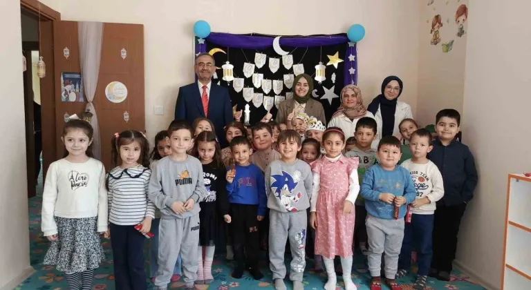 Minik öğrenciler ‘Hoşgeldin Ramazan’ programı düzenledi.