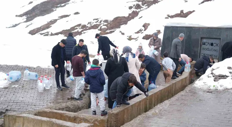 Muş’ta şebeke suyunda bakteri tespit edildi, vatandaşlar çeşmelere akın etti