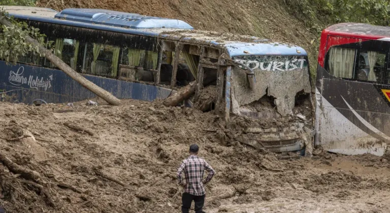 Nepal'deki Sel ve Toprak Kaymalarında Can Kaybı 151'e Yükseldi