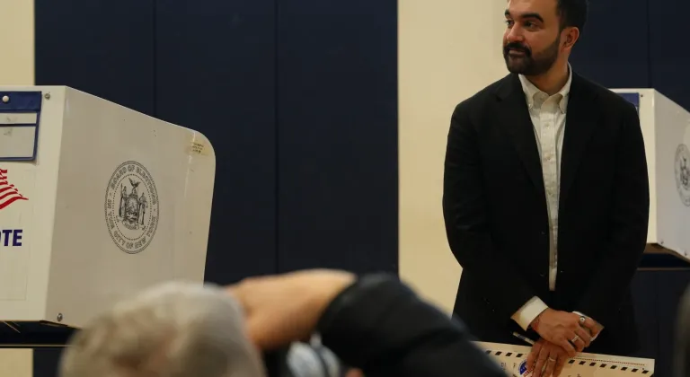 New York Belediye Başkan adayı Mamdani oyunu kullandı