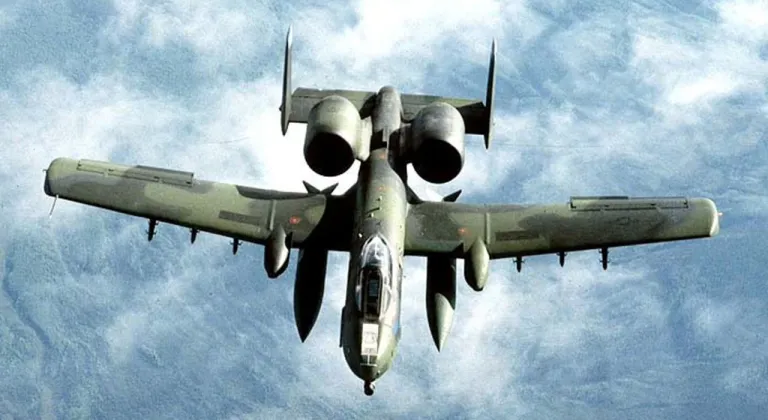 New York Times: "ABD’ye ait A-10 tipi savaş uçağı Basra Körfezi yakınlarında düştü"