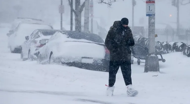 New York ve New Jersey'de kar fırtınası nedeniyle acil durum ilan edildi