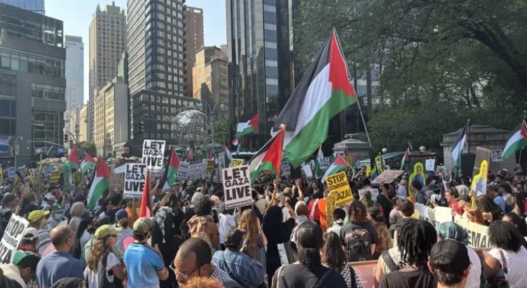 New York’ta on binlerce kişi İsrail protestosu düzenledi