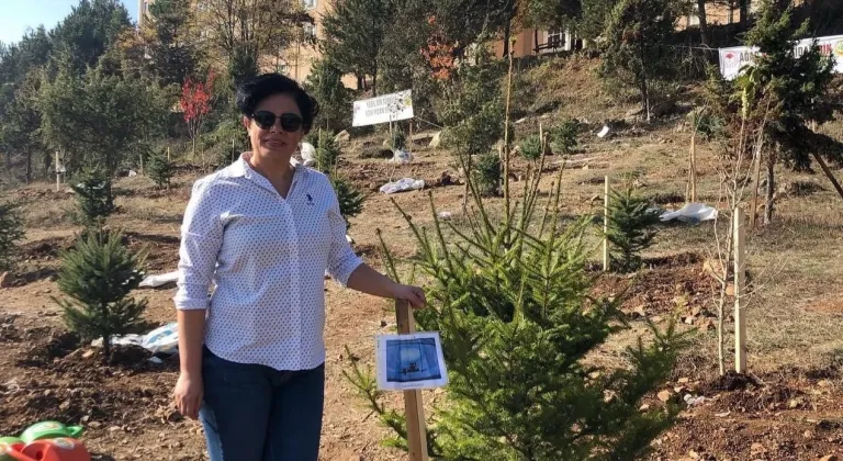 Oğlunun mezar başında kalp krizi geçiren anne hayatını kaybetti