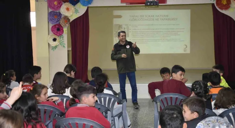 Bayburt'ta öğrenciler sokak hayvanları konusunda bilgilendirildi