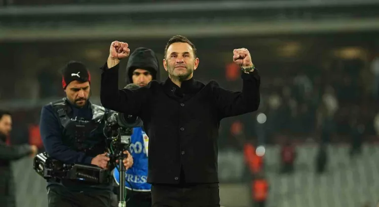 Okan Buruk, taraftarlara 3’lü çektirdi