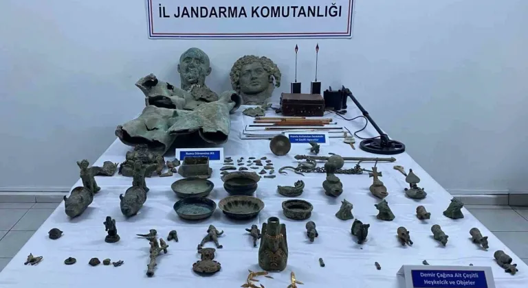 Bayburt ve Gümüşhane’de Orta Çağ, Demir Çağı ve Roma Dönemi’ne ait 156 tarihi eser ele geçirildi