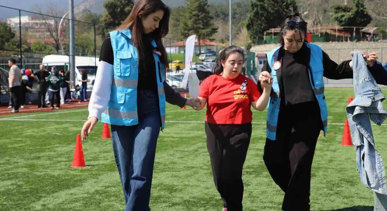 Otizm Farkındalık Günü’nde özel öğrenciler futbol sahasında buluştu