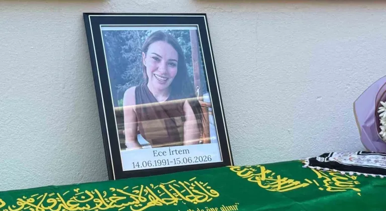 Oyuncu İrtem’i, Kuşadası’nda sevenleri son yolculuğuna uğurladı