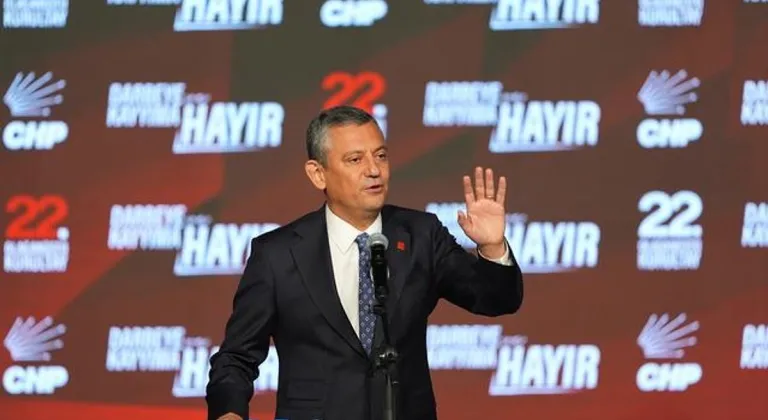Özgür Özel yeniden CHP Genel Başkanı seçildi