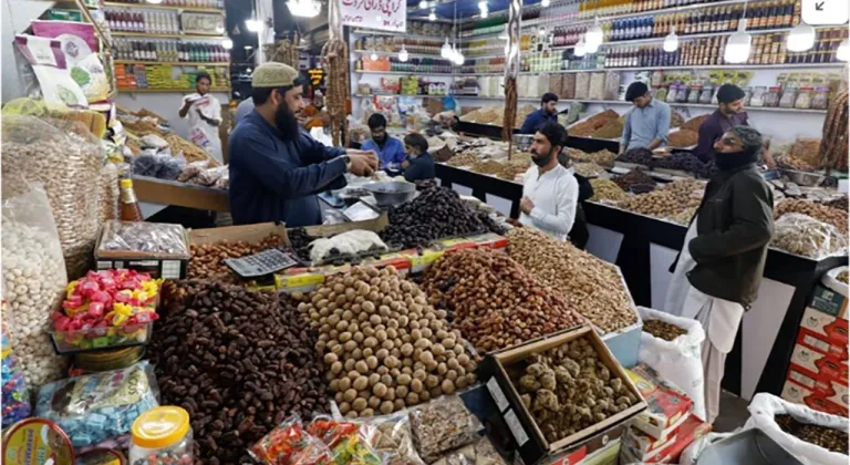 Pakistan’da savaş nedeniyle tasarruf tedbiri: Market ve AVM’ler 20.00’de kapanacak