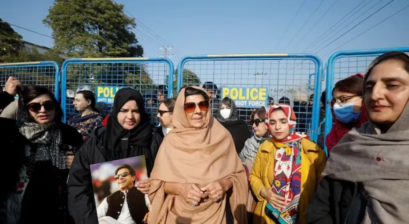 Pakistan’da tutuklu eski Başbakan Khan’ın kardeşi Aleema Khan gözaltına alındı