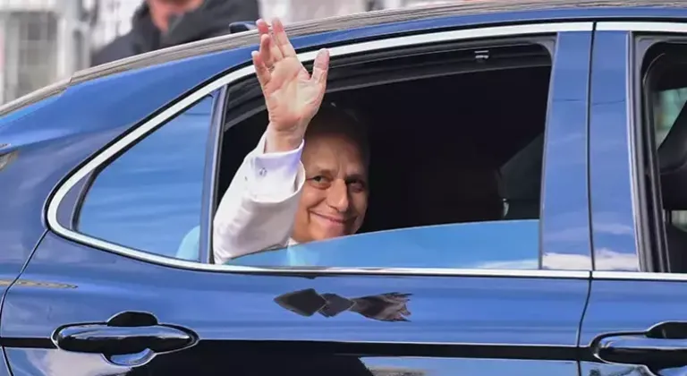 Papa 14. Leo, Fransız Fakirhanesi’ne geldi