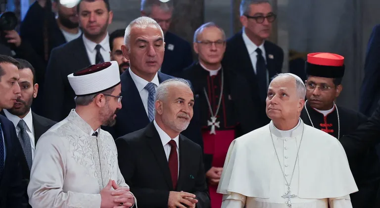 Papa 14. Leo Sultanahmet Camii’ne geldi
