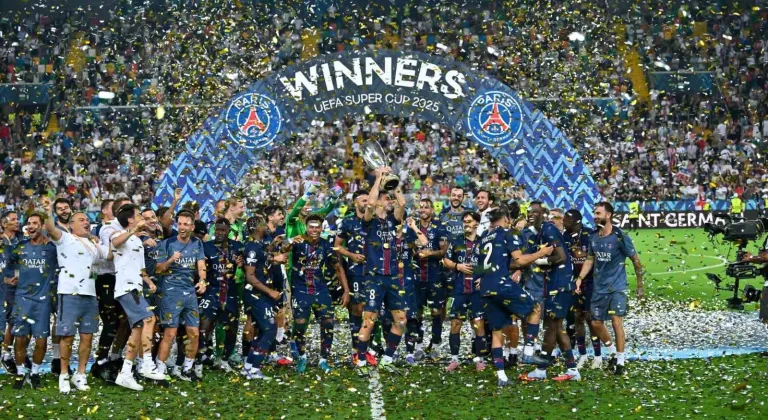 Paris Saint-Germain, Süper Kupa’yı ilk müzesine götürdü