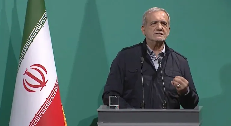 Pezeşkiyan: "Dünya güçleri bizi boyun eğmeye zorlamak istiyor"