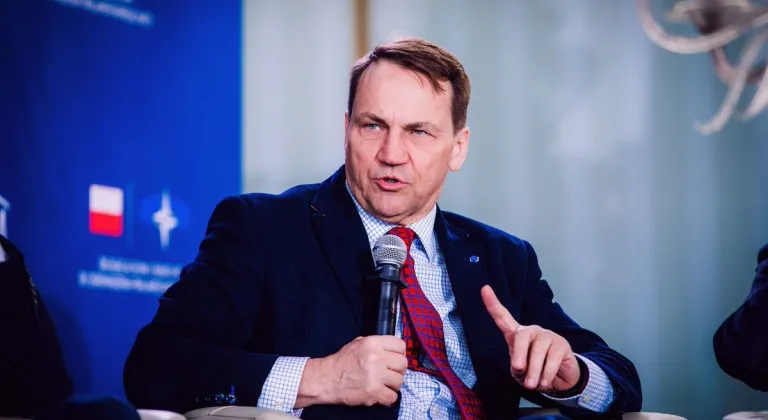 Polonya Dışişleri Bakanı Sikorski: "Ukrayna’daki savaş tamamen Avrupa tarafından finanse ediliyor"