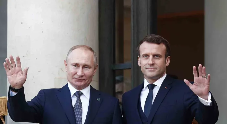 Putin ile Macron arasında yaklaşık 3 yılın ardından ilk görüşme
