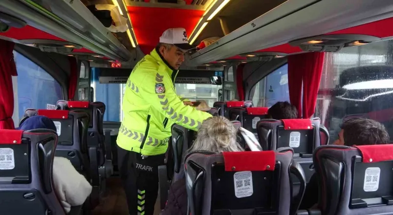 Ramazan Bayramı öncesi otobüs terminalinde trafik denetimi