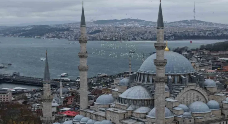 Ramazan-ı Şerif’in müjdecisi mahyalar İstanbul’u süslemeye başladı