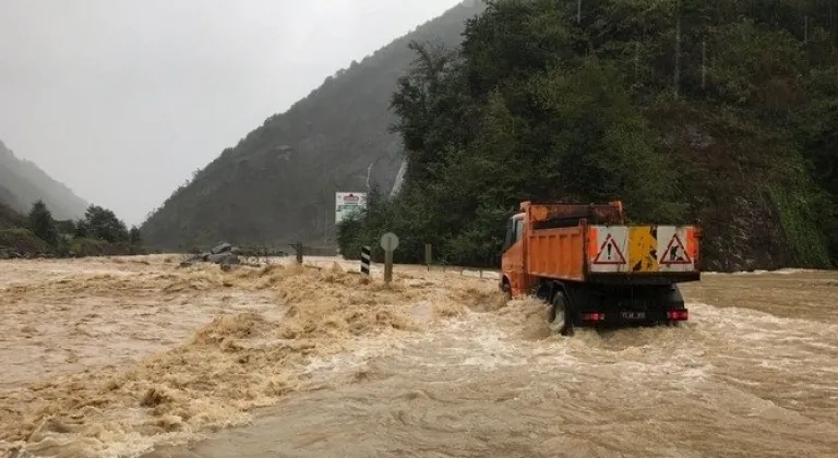 Rize'de şiddetli yağış etkisini sürdürüyor