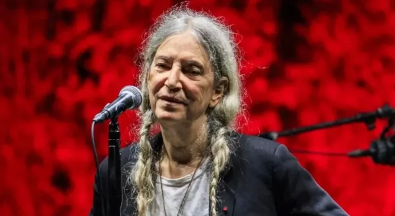 Rock müziğinin efsanesi Patti Smith İstanbul’da konser verecek