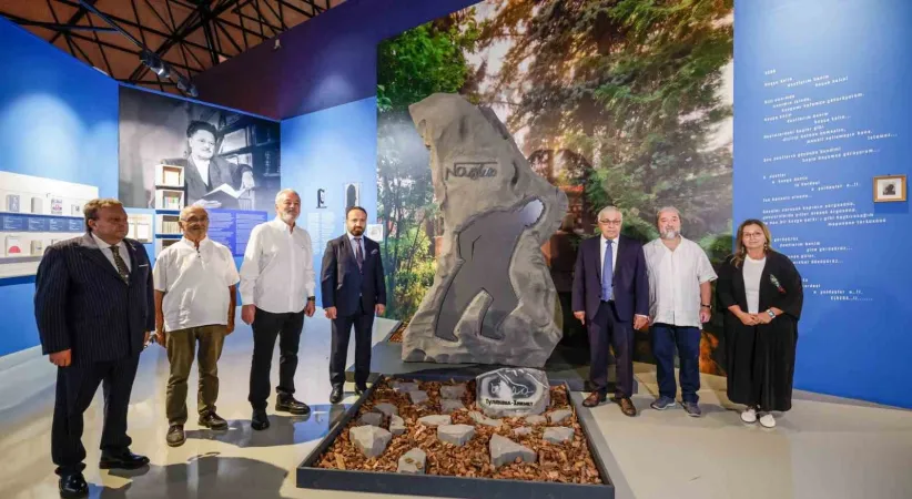 Rusya Büyükelçisi Vershinin, Nâzım Hikmet sergisini gezdi
