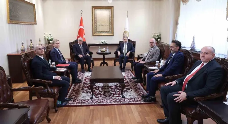 Rusya’nın Türkiye Büyükelçisi Vershinin, Diyanet İşleri Başkanı Arpaguş ile bir araya geldi