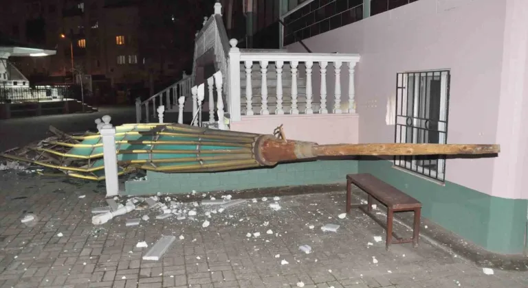 Salihli’yi fırtına vurdu