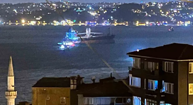 Sarıyer açıklarında kurtarılan gemi bu sefer İstanbul Boğazı’nda fırtınada savruldu