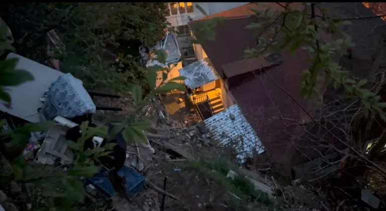 Sarıyer’de toprak kayması sonucu 6 binaya tahliye kararı verildi