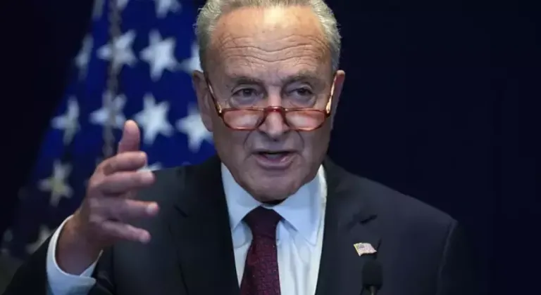 Schumer: "Trump, bu gecenin hesabını Amerikan halkına vermelidir"