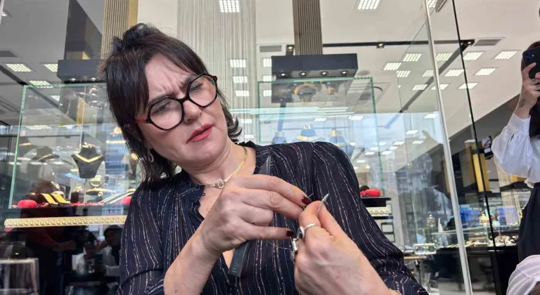 Şevval Sam Trabzon hasırına ilmek attı