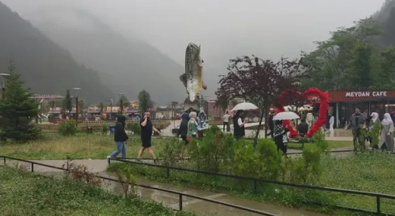 Uzungöl serin havasıyla ziyaretçilerine nefes aldırıyor