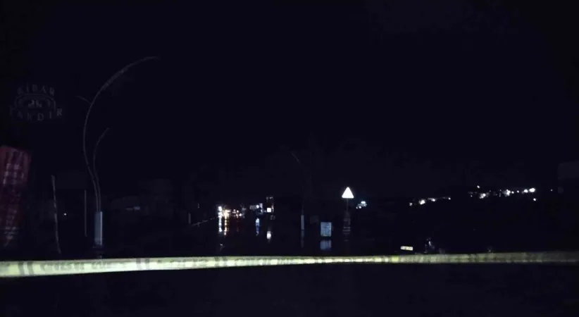 Şile’de şiddetli yağış nedeniyle cadde ulaşıma kapandı