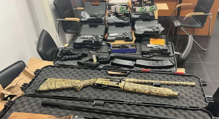 Sınırda çok sayıda kaçak silah ve mermi yakalandı
