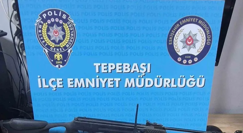 Sosyal medya hesaplarından silah fotoğrafları paylaşan 2 şüpheli yakalandı