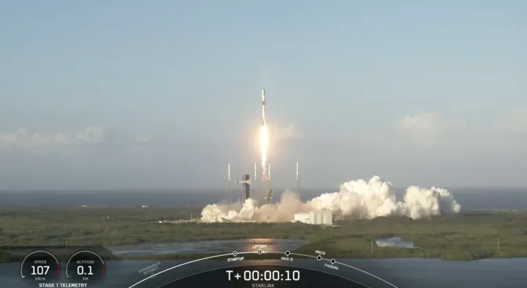 SpaceX, 23 yeni Starlink uydusunu yörüngeye gönderdi
