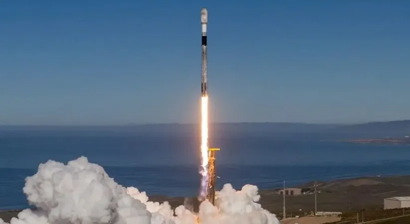 SpaceX, "Transporter-18" görevi kapsamında 130 faydalı yükü uzaya gönderdi