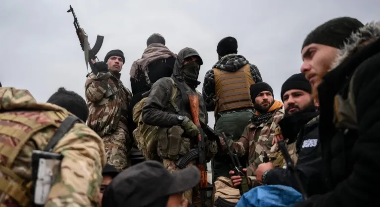 Suriye ordusu: "Askeri birlikler Deir Hafer’den Fırat’ın batısına girmeye başladı"