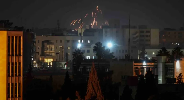 Suriye ordusu Halep’in Eşrefiye Mahallesi’nde birçok noktada kontrolü sağladı