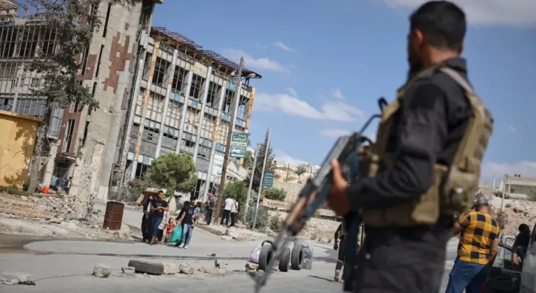 Suriye ordusu: "Şeyh Maksud Mahallesi'ndeki tüm askeri operasyonlar saat 15.00’ten itibaren durduruldu